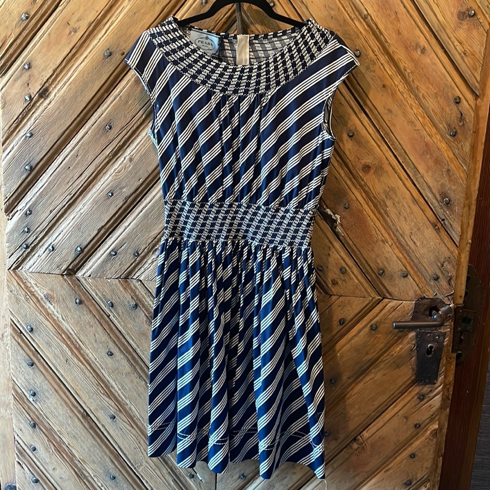 NWT Prada sz44 summer Dress can be worn on or off the shoulder